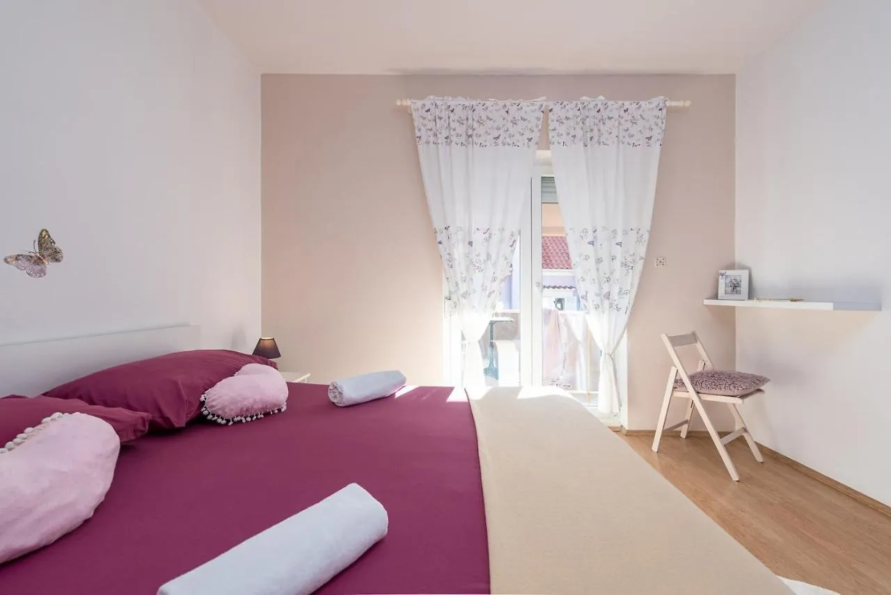 Apartment Kiara With Pool Zadar