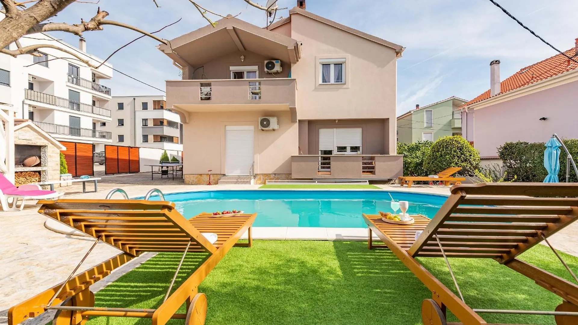 Apartment Kiara With Pool Zadar