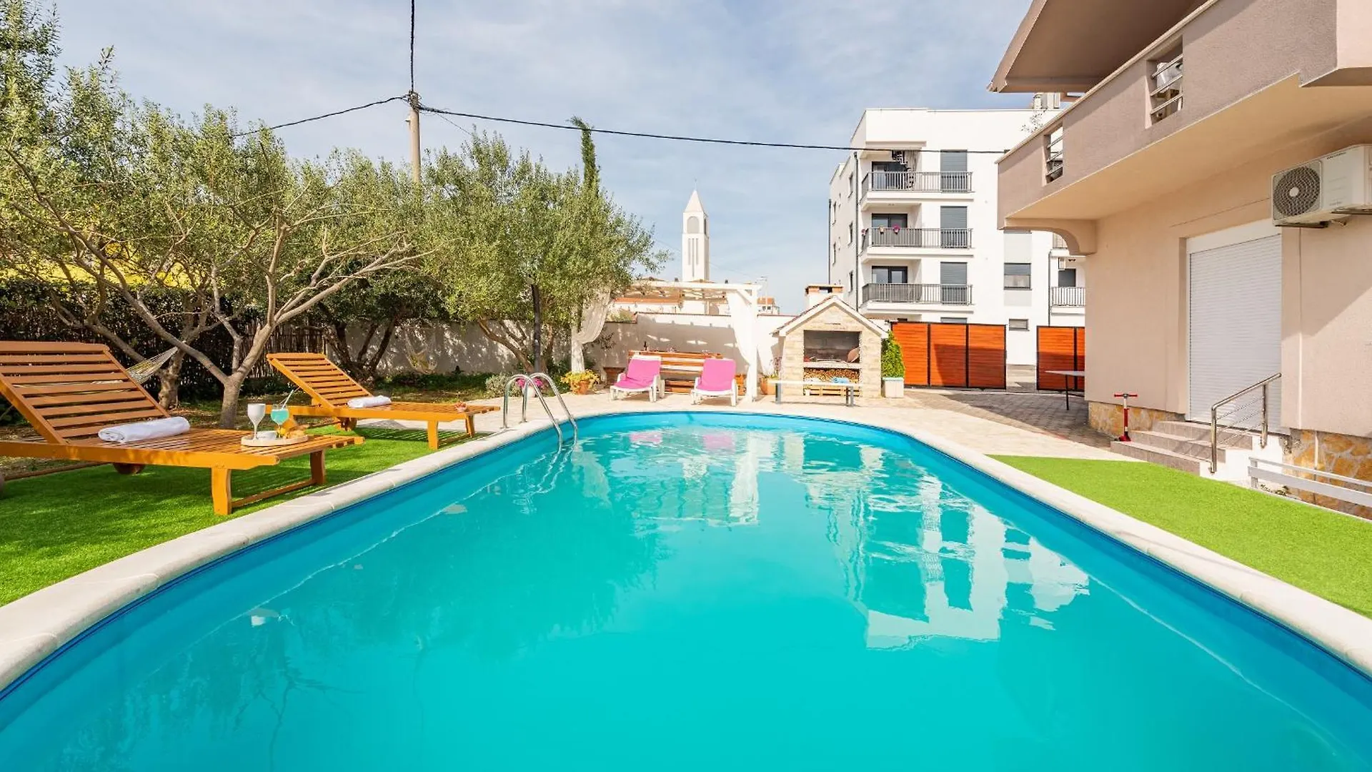 Apartment Kiara With Pool Zadar