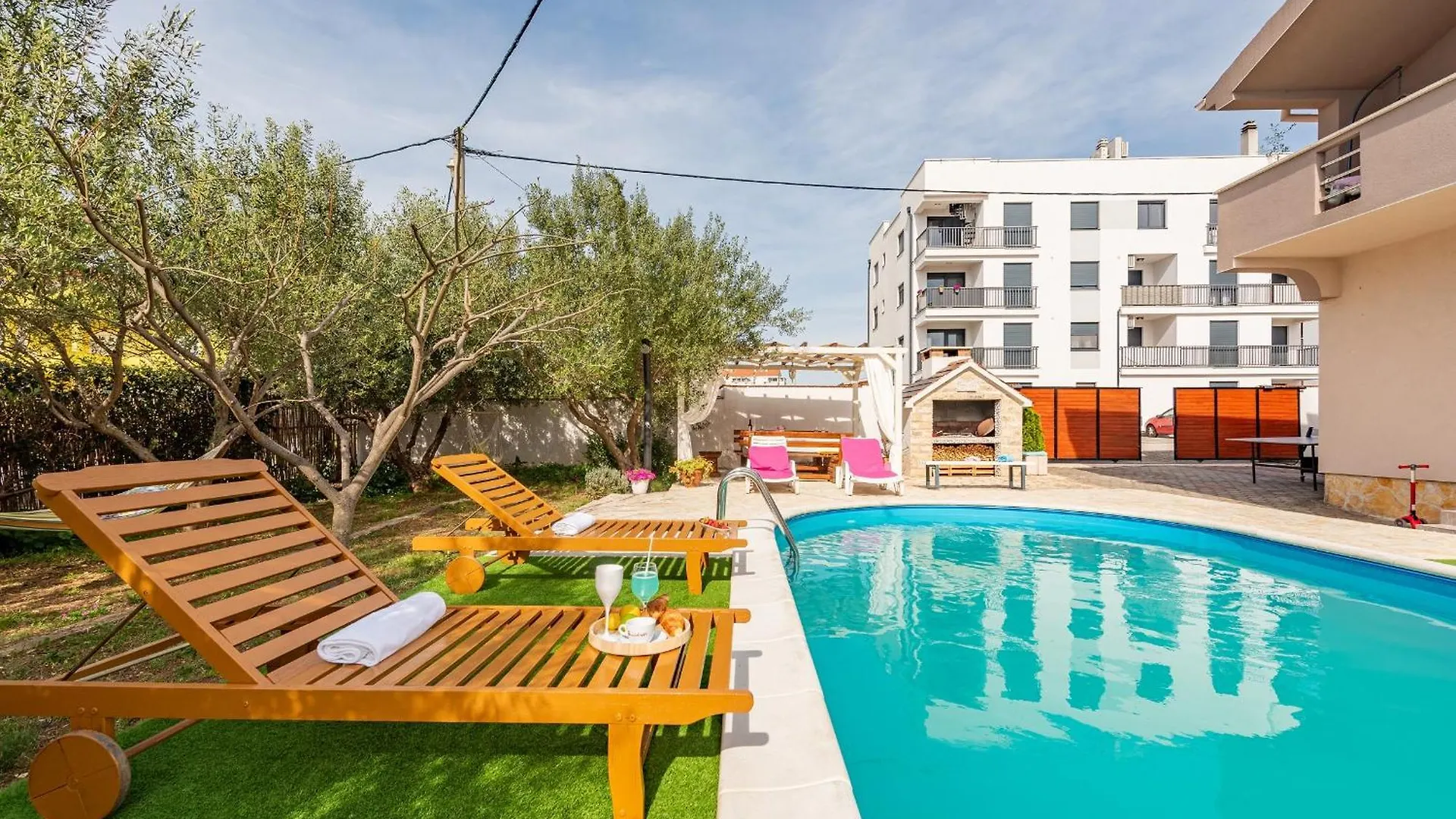 Apartment Kiara With Pool Zadar