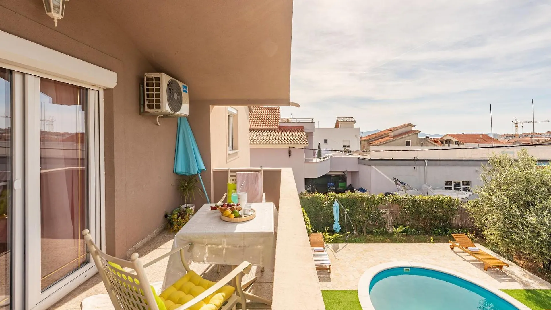 Apartment Kiara With Pool Zadar