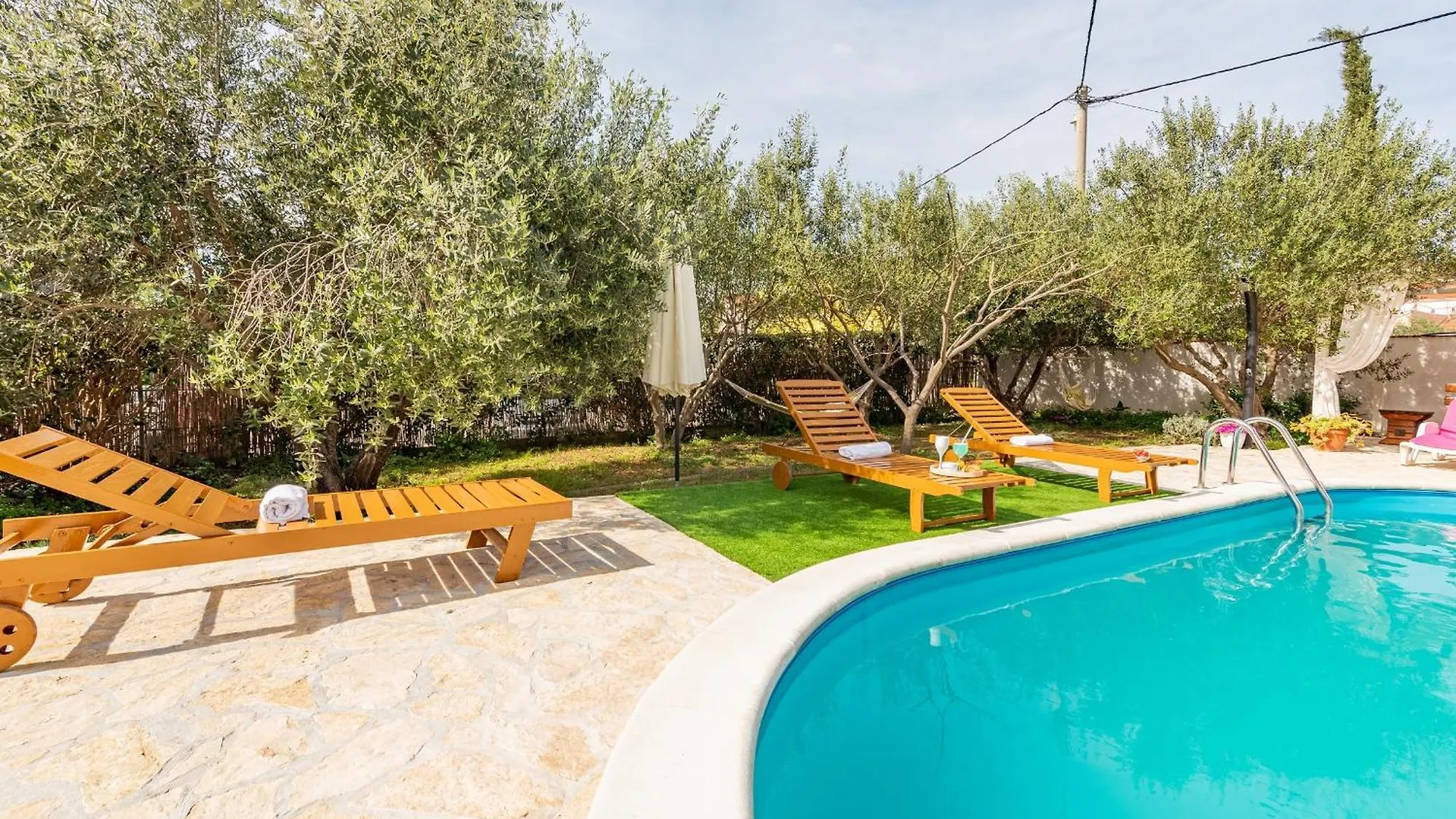 Apartment Kiara With Pool Zadar