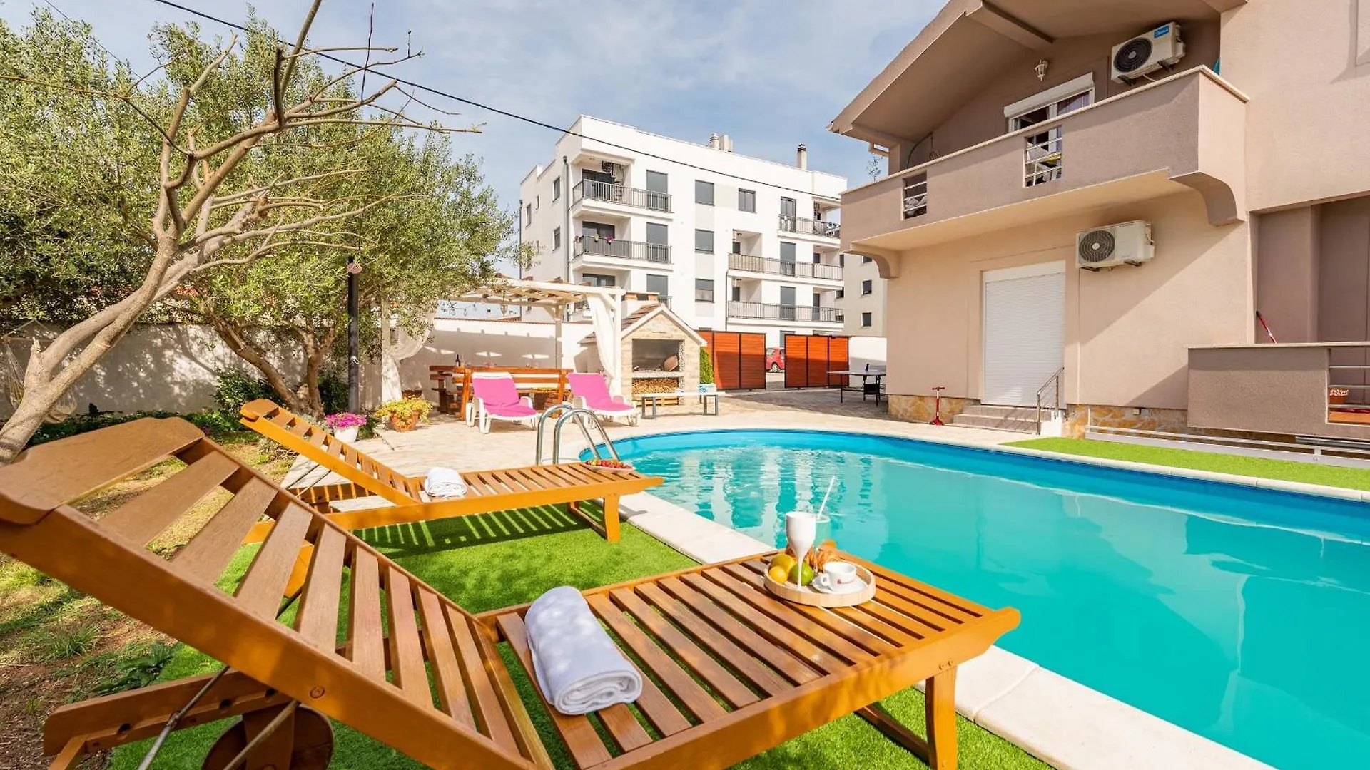 Apartment Kiara With Pool Zadar