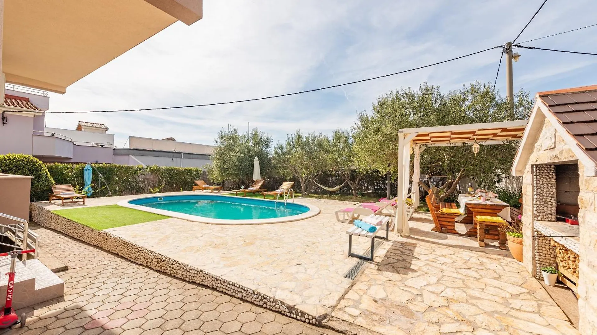 Apartment Kiara With Pool Zadar